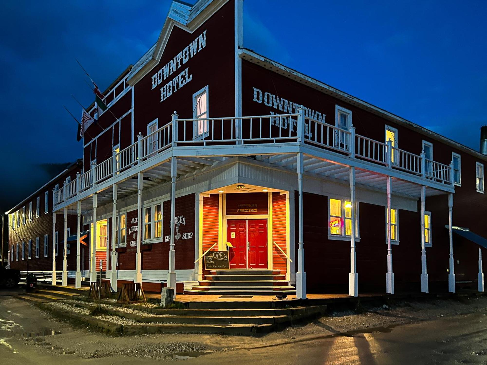 The Downtown, A Coast Hotel Dawson City Exterior foto